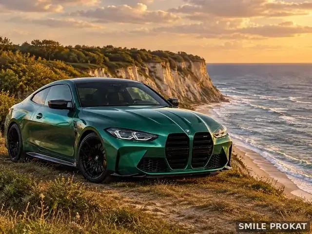 Изумрудное купе BMW M4-styled в аренду, обрыв Куршской косы, закат